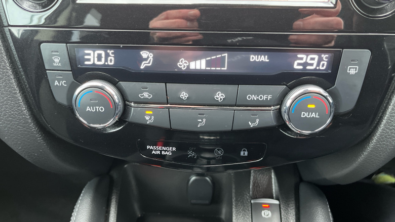 Nissan Qashqai 1.3 DiG-T N-Connecta 5dr [Glass Roof Pack] Petrol Hatchback